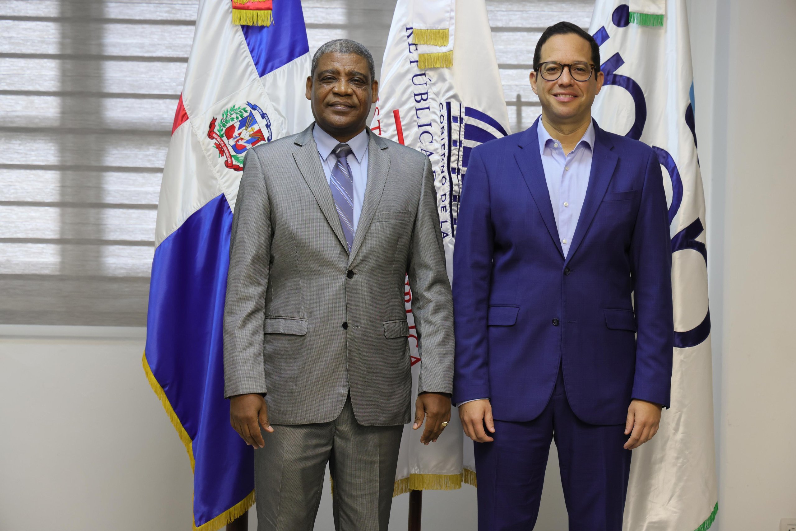 ministro-de-administracion-publica-juramenta-al-nuevo-director-del-inap