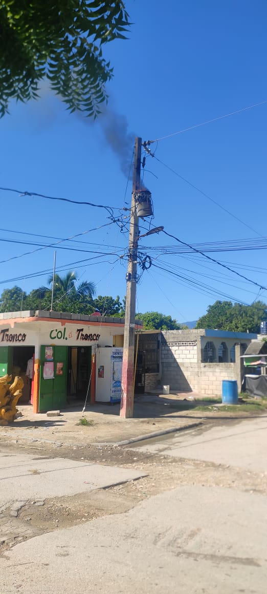 moradores-del-sector-joaquin-balaguer-de-barahona-solicitan-a-edesur-cambiar-un-transformador-que-resulto-averiado