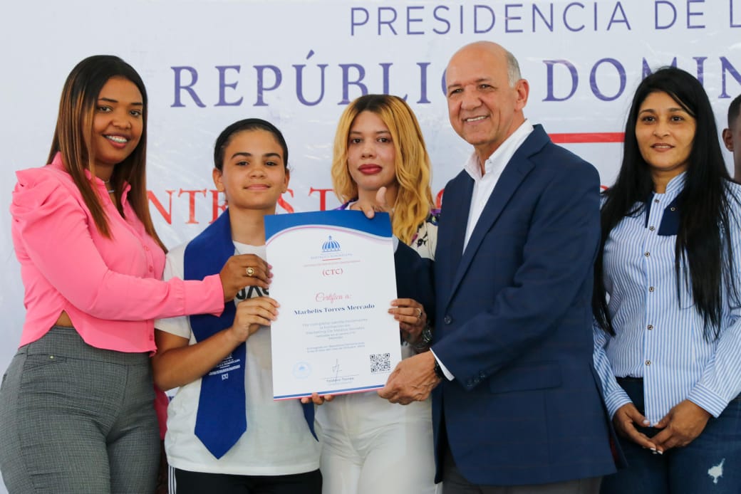 en-moncion,-los-ctc-capacitan-700-jovenes-en-habilidades-digitales-y-emprendimiento