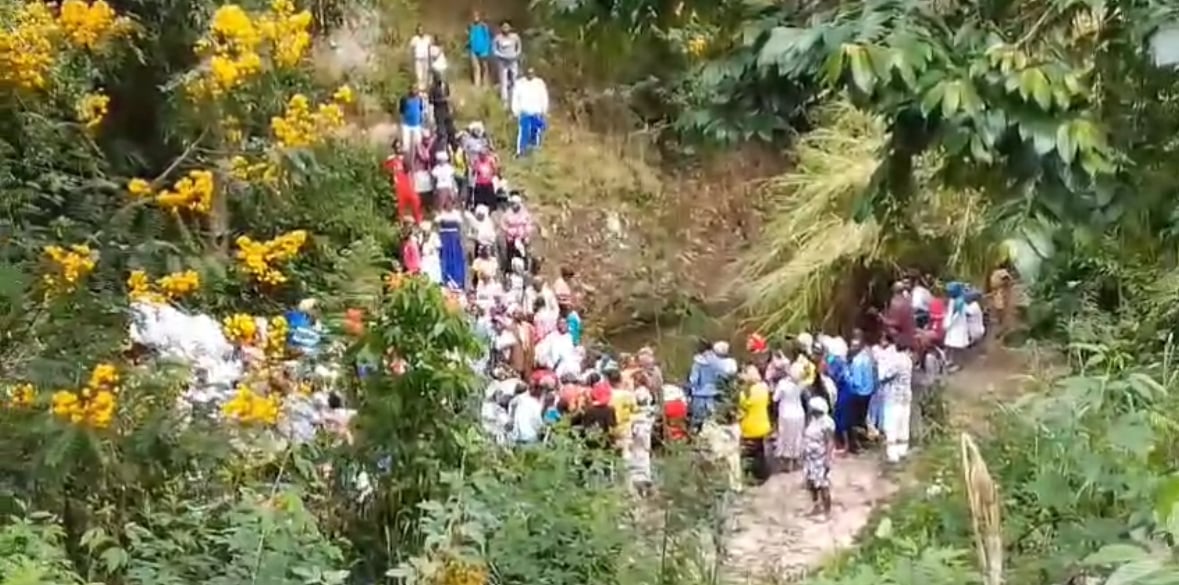 residentes-de-hondo-valle-denuncia-que-haitianos-realizan-culto-en-la-zona-fronteriza