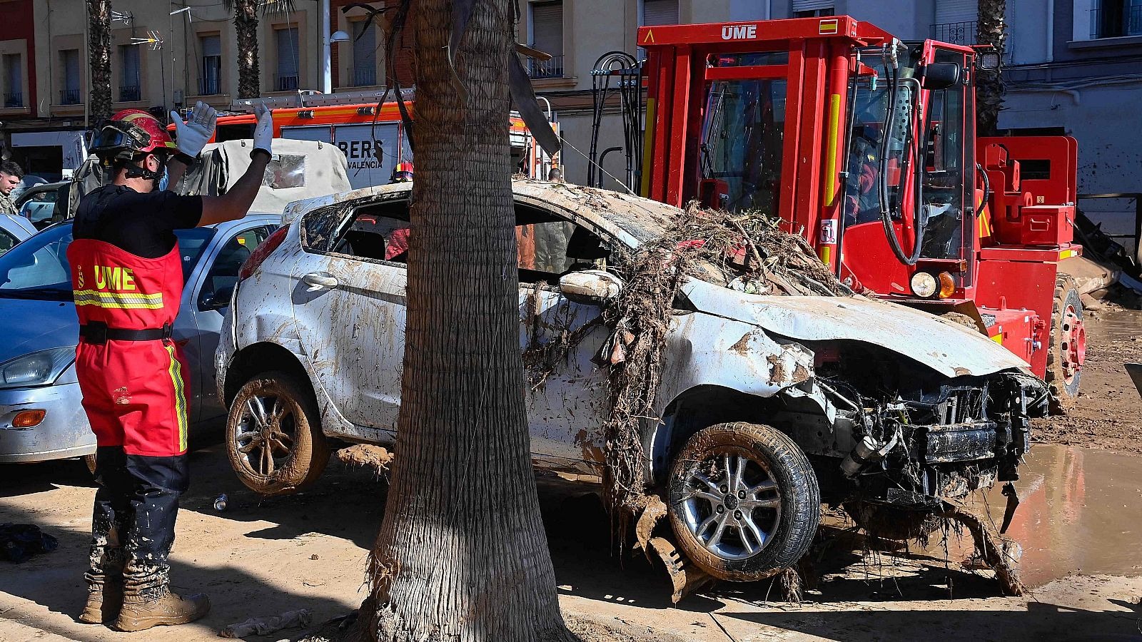 rescatan-a-una-mujer-tras-pasar-tres-dias-en-el-interior-de-su-coche-en-valencia