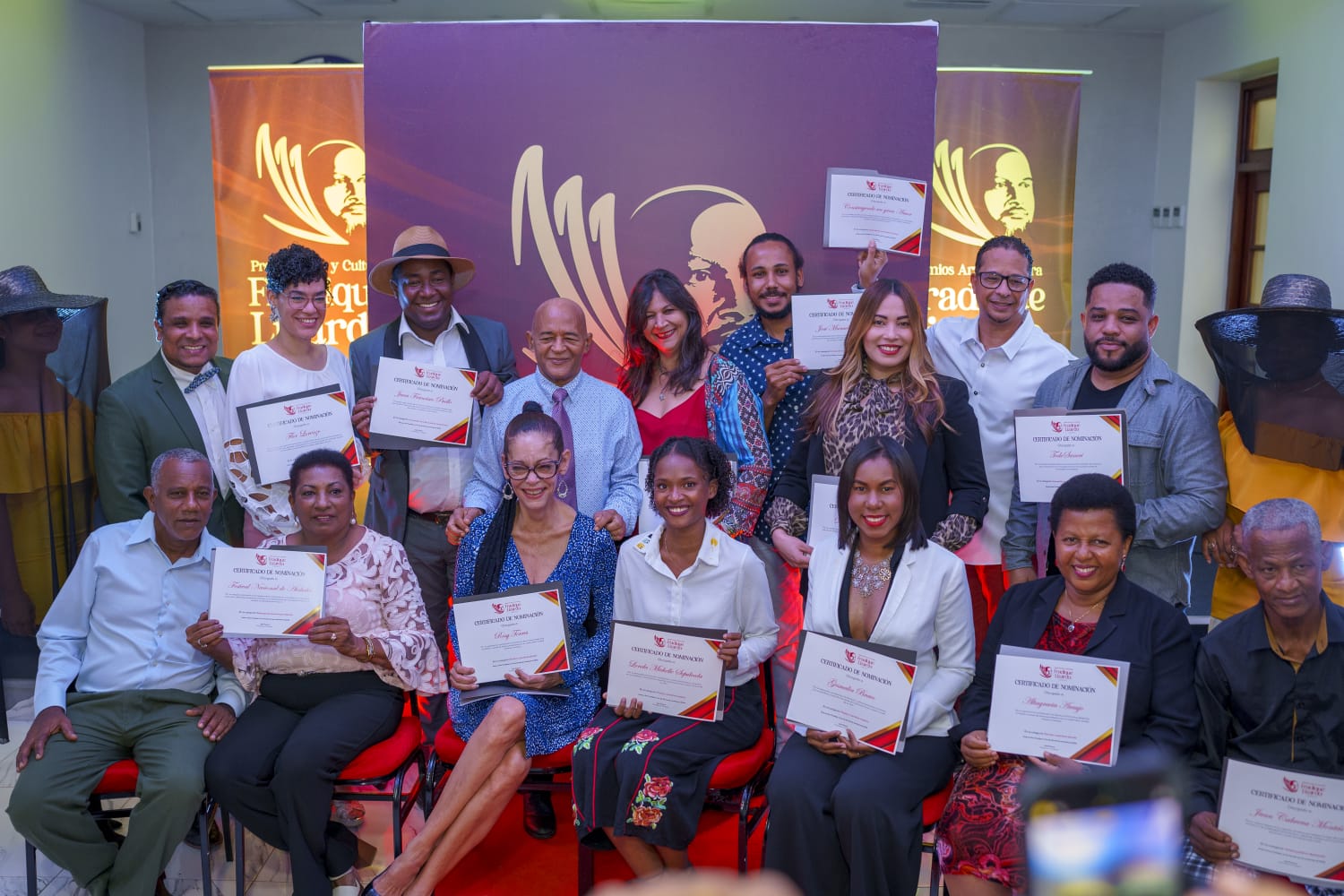 entregan-certificados-a-los-nominados-de-los-premios-fradique-lizardo