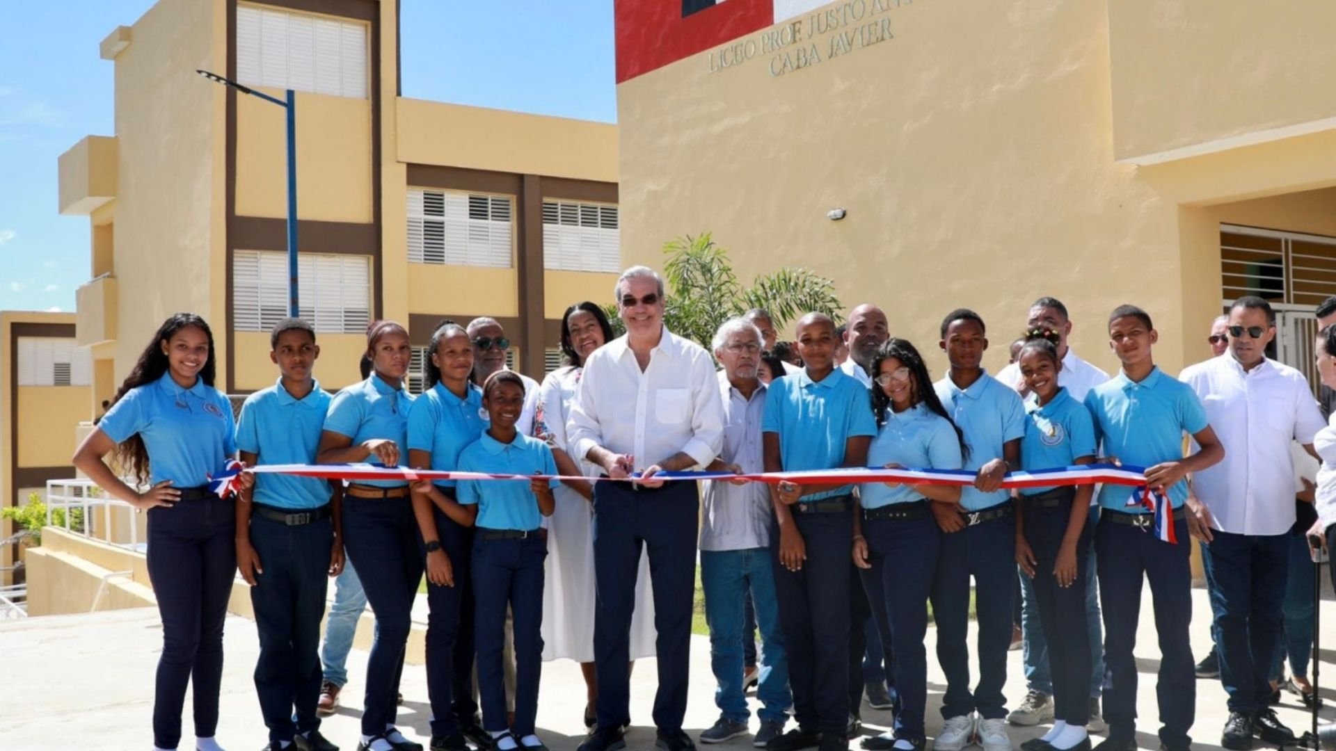 gobierno-anuncia-construccion-de-4,000-aulas-para-el-ano-2025