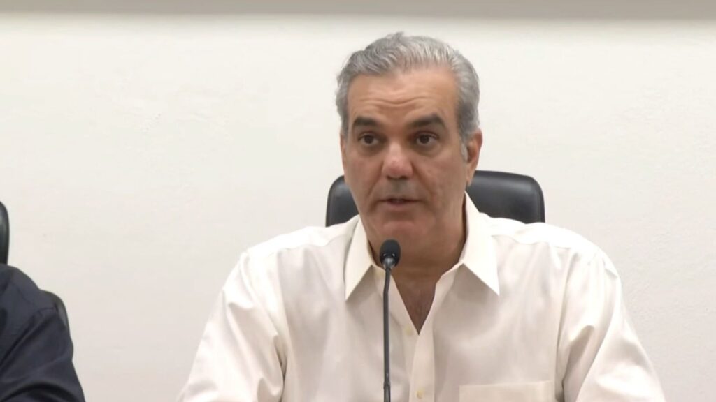 luis-abinader:-«una-verdadera-tragedia-lo-que-ha-pasado-en-valencia»
