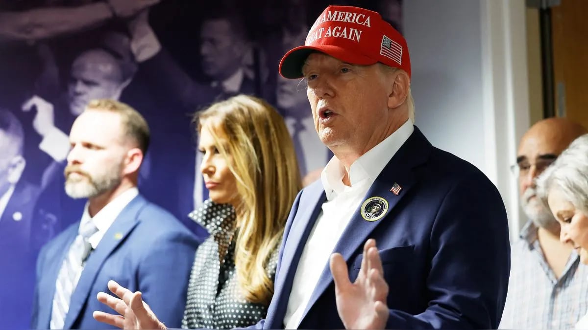 trump-afirma-que-«sera-una-gran-victoria»,-luego-de-depositar-su-voto