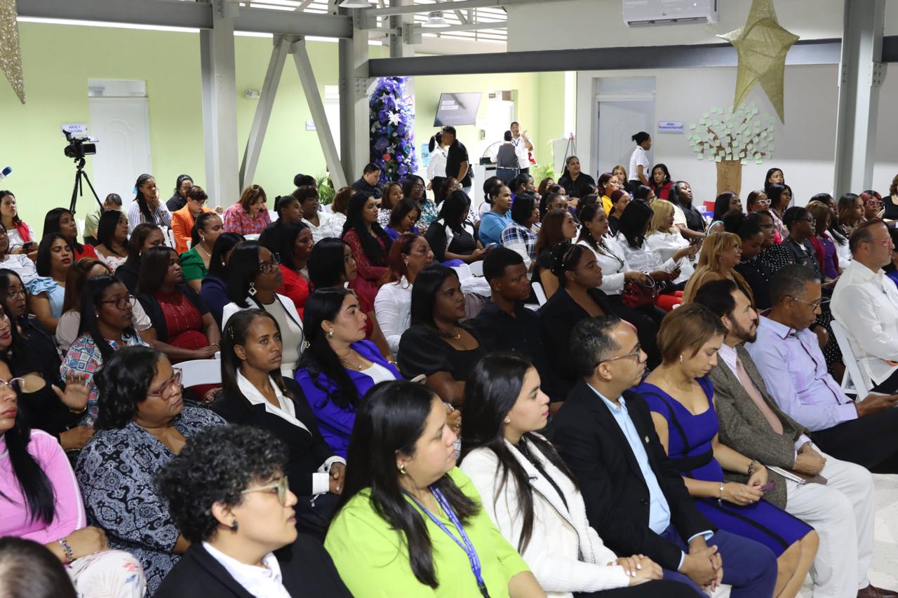 graduan-primera-promocion-de-personas-cuidadoras-en-rd