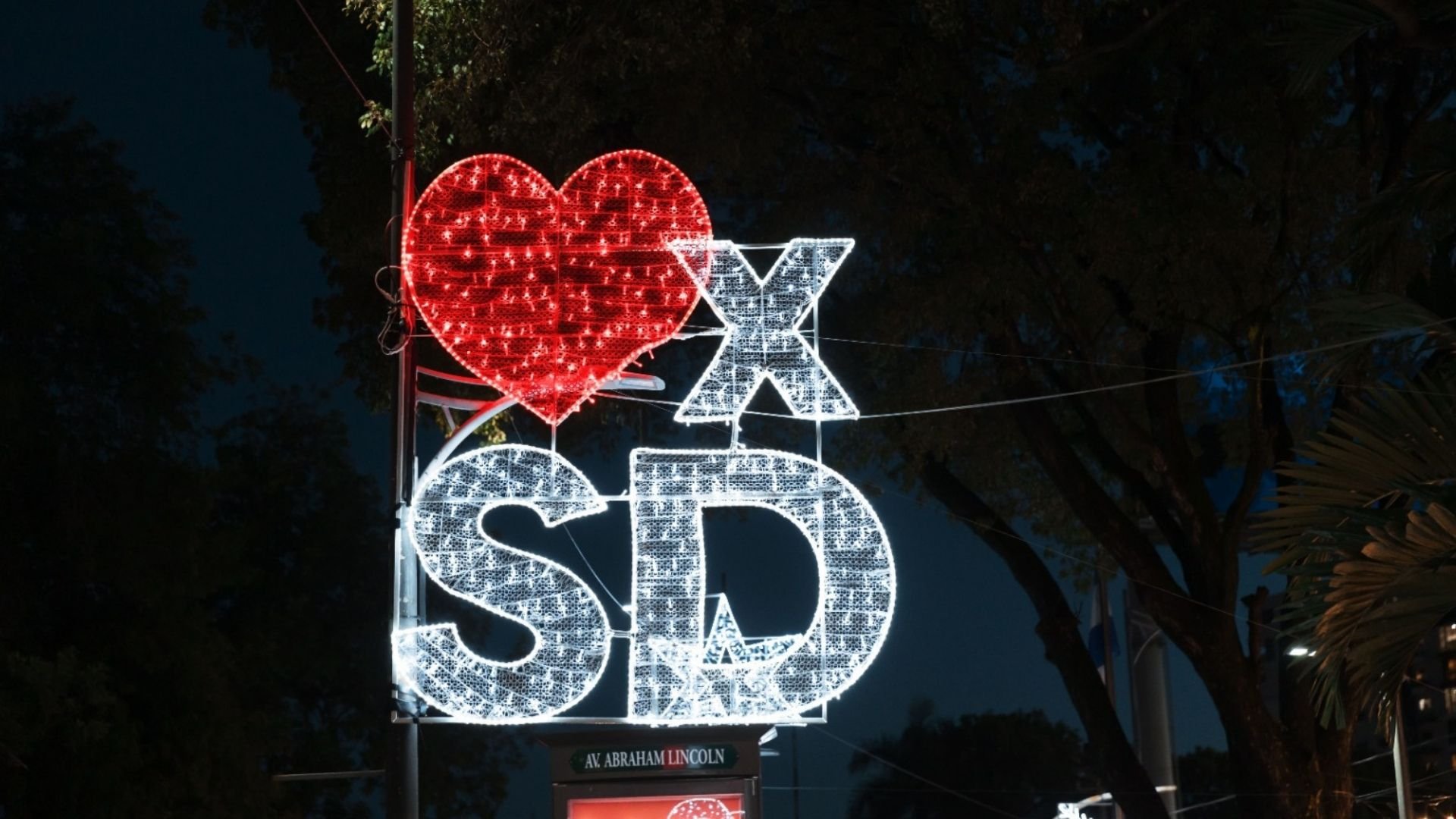 alcaldia-del-distrito-nacional-encienden-la-navidad-en-santo-domingo