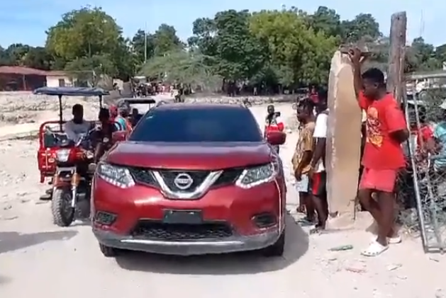 autoridades-haitianas-entregan-vehiculo-que-fue-robado-en-rd;-incautan-drogas