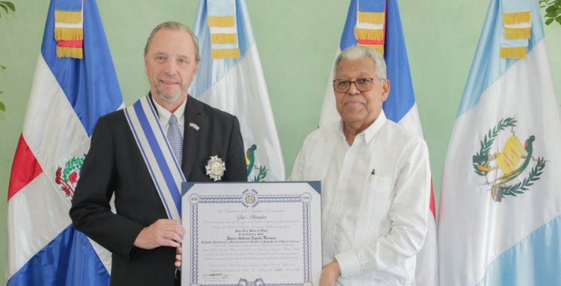 mirex-impone-condecoracion-al-embajador-de-guatemala-en-el-pais