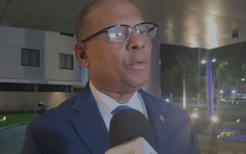 diversos-sectores-reaccionan-a-la-cancelacion-de-la-licitacion-del-tren-metropolitano-de-santo-domingo