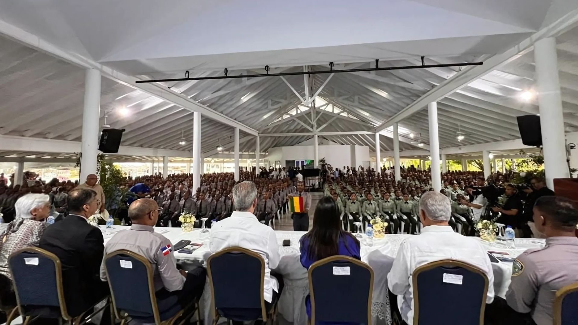 presidente-encabeza-acto-de-graduacion-del-curso-basico-de-formacion-policial