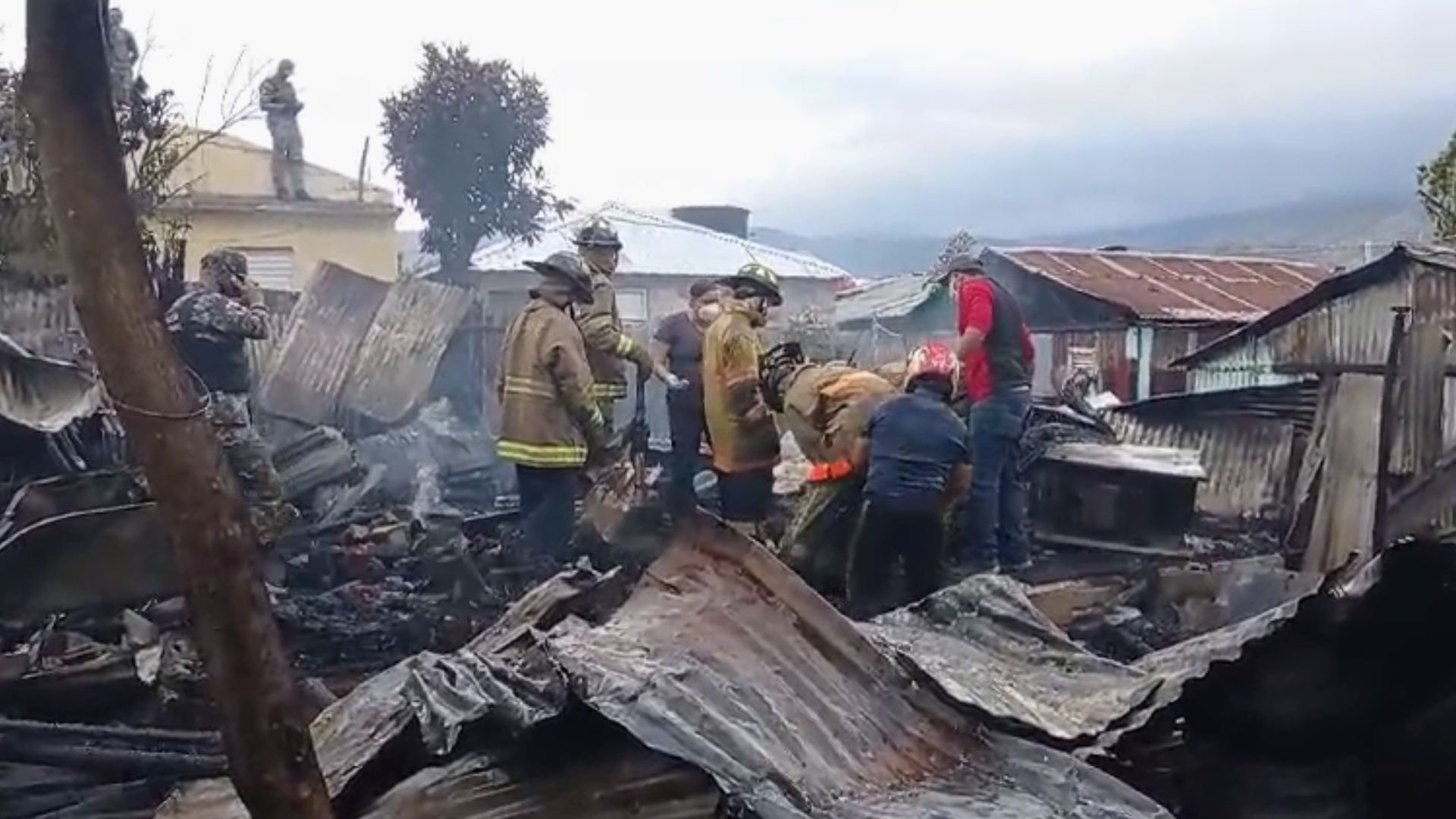dos-familias-quedan-sin-hogar-tras-incendio-que-redujo-a-cenizas-sus-viviendas-en-sde