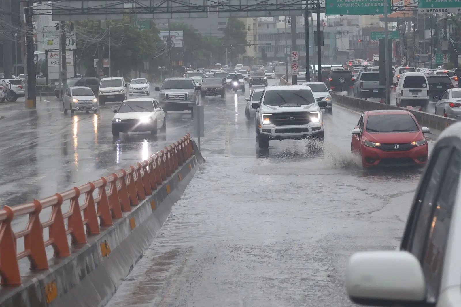 onda-tropical-y-vaguada-mantendran-ambiente-de-lluvia-en-gran-parte-del-pais