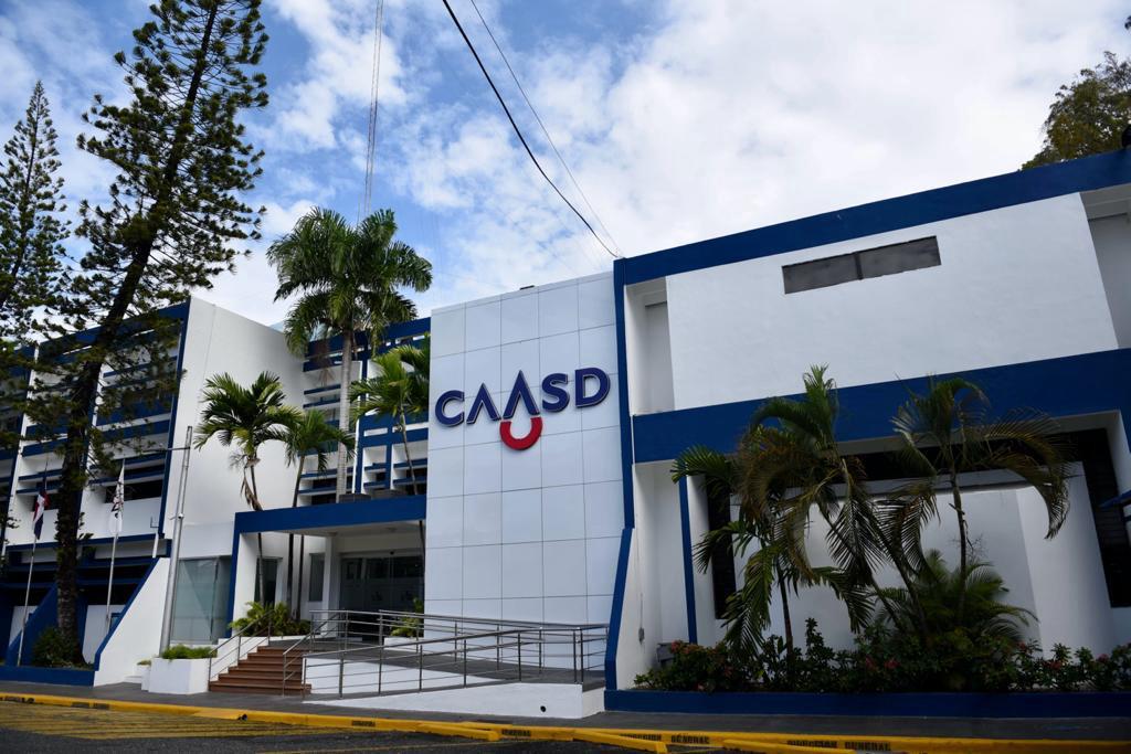 caasd-trabaja-en-correccion-de-averia-en-tuberia-en-la-kennedy-con-churchill