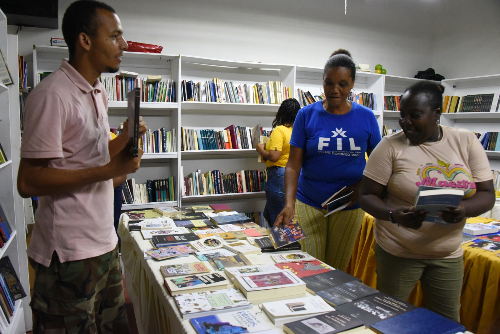 mas-de-diez-mil-libros-gratis-para-los-lectores-en-la-feria-del-libro-2024