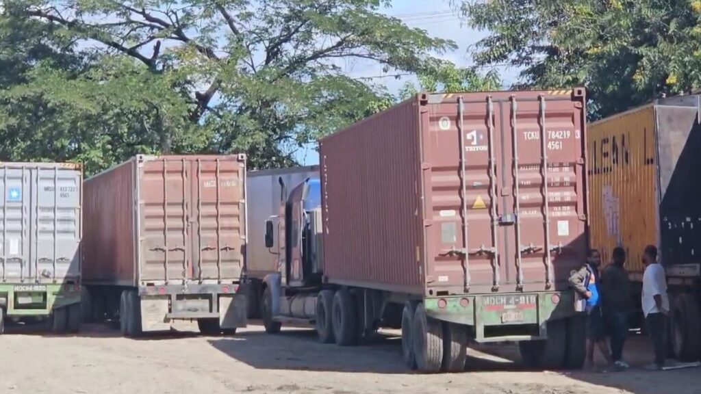 por-segundo-dia-consecutivo-continua-cerrada-la-puerta-fronteriza-en-el-carrizal