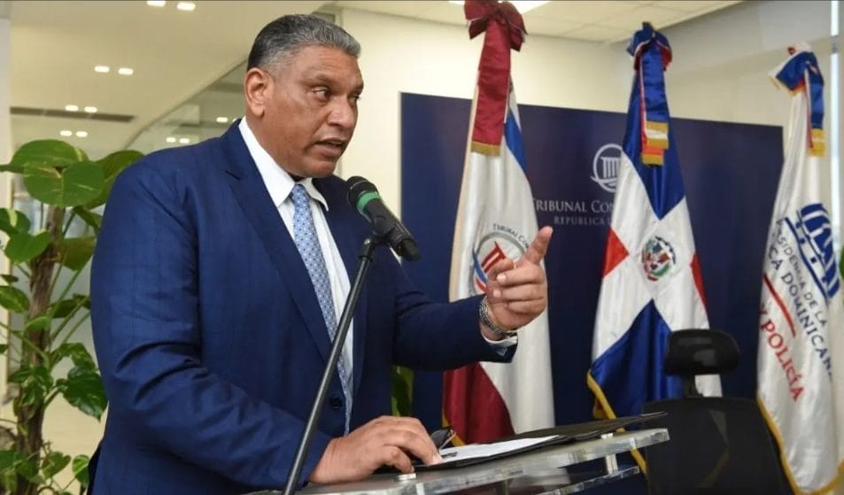 chu-vasquez,-hombre-con-suerte:-le-asignan-consulado-ny-para-recuperar-“perdidas”-en-interior-y-policia