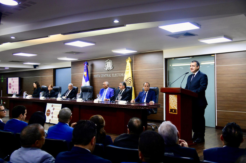 roman-jaquez-retoma-la-presidencia-de-la-junta-central-electoral