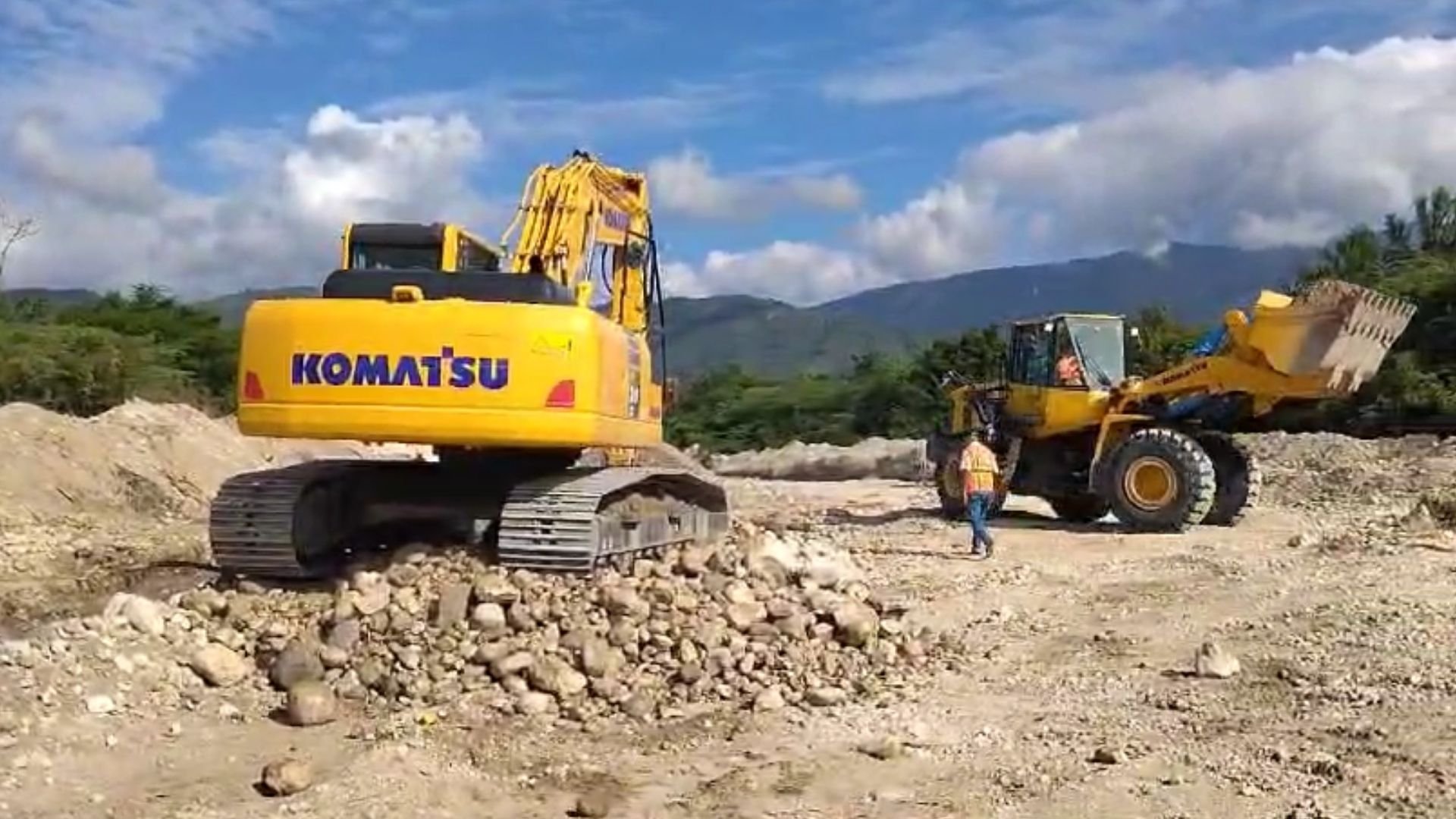 obras-publicas-agiliza-construccion-de-gaviones-para-reencauzar-rio-el-manguito