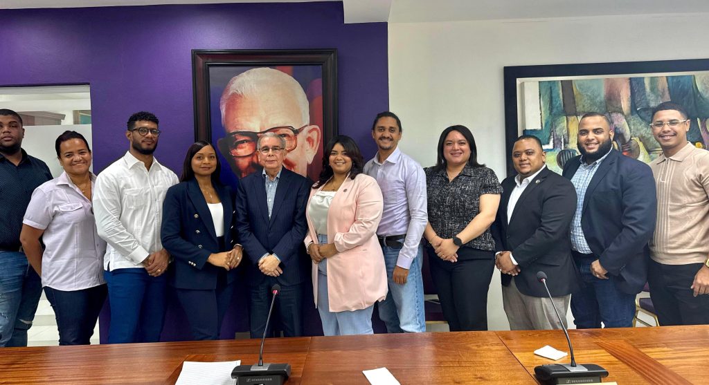 los-jovenes,-nuevos-miembros-comite-central-pld,-se-reunen-con-expresidente-medina