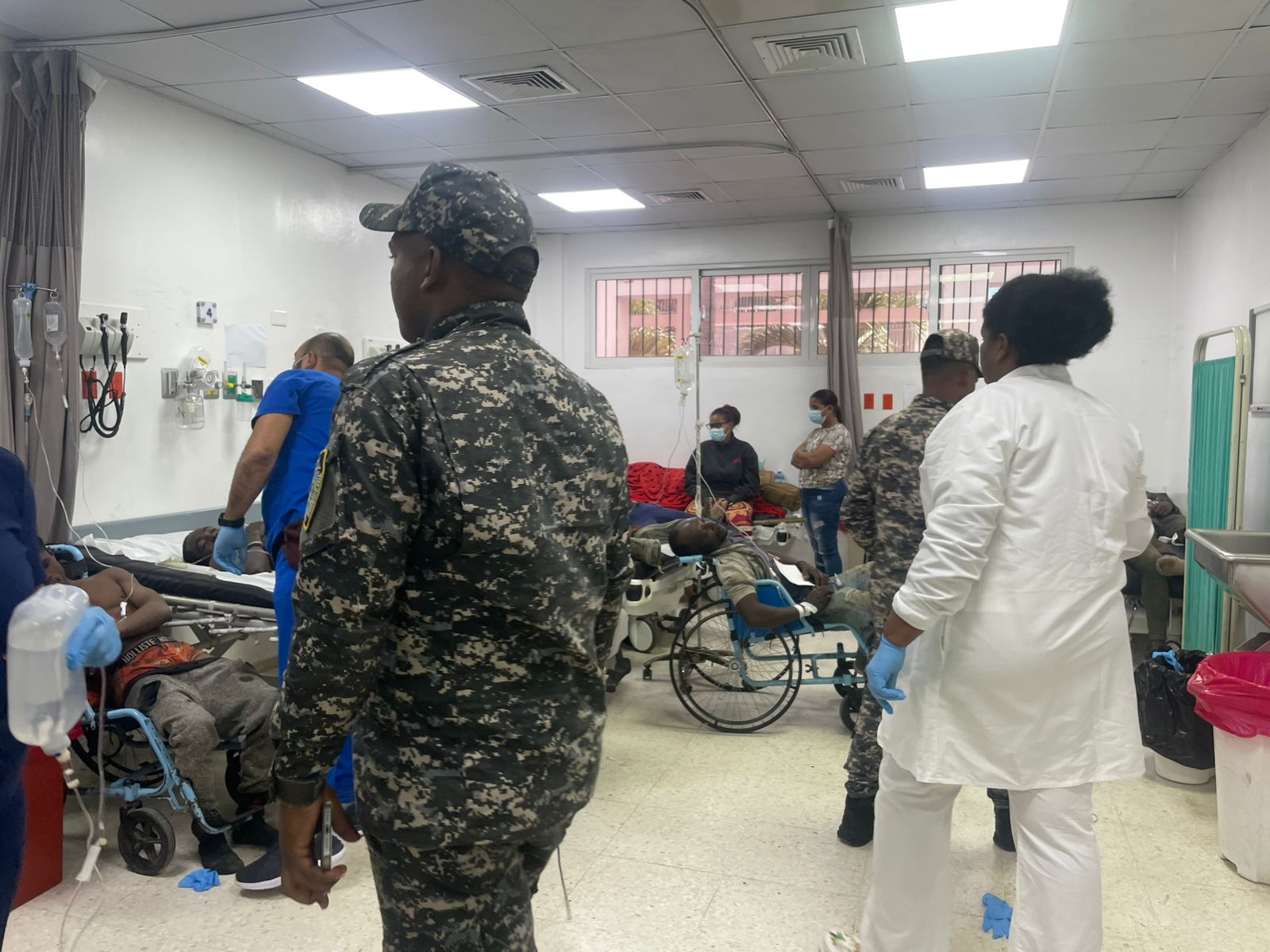 se-intoxican-25-haitianos-entre-ellos-2-ninos-tras-ingerir-un-jugo-en-una-finca-de-azua