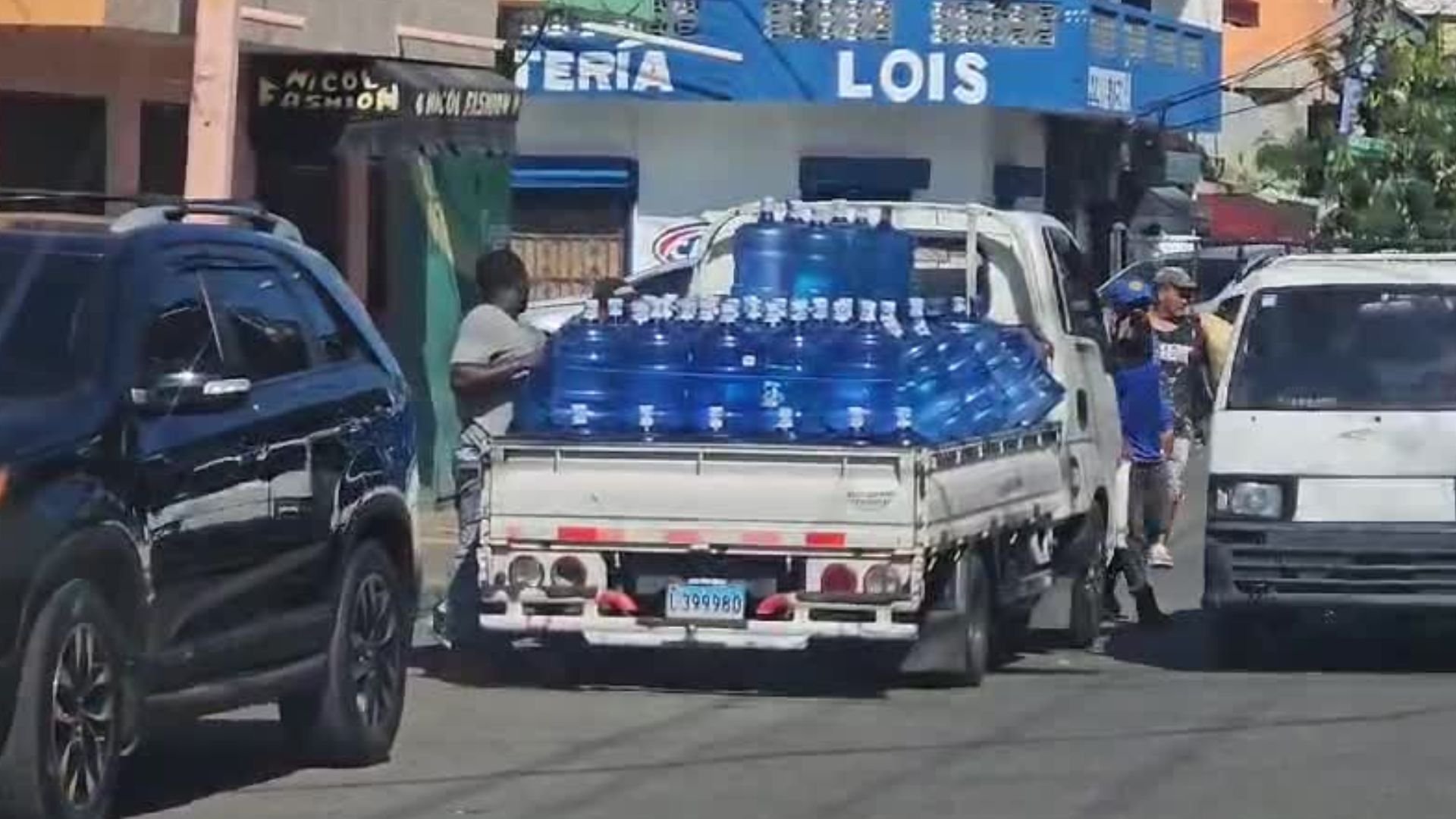 continuan-descubiertas-gondolas-de-botellones-de-agua-en-franco-desafio-a-proconsumidor