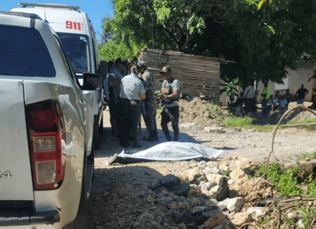 video:-pn-dice-que-investigan-muerte-de-agente-supuestamente-lanzado-desde-vehiculo-en-samana