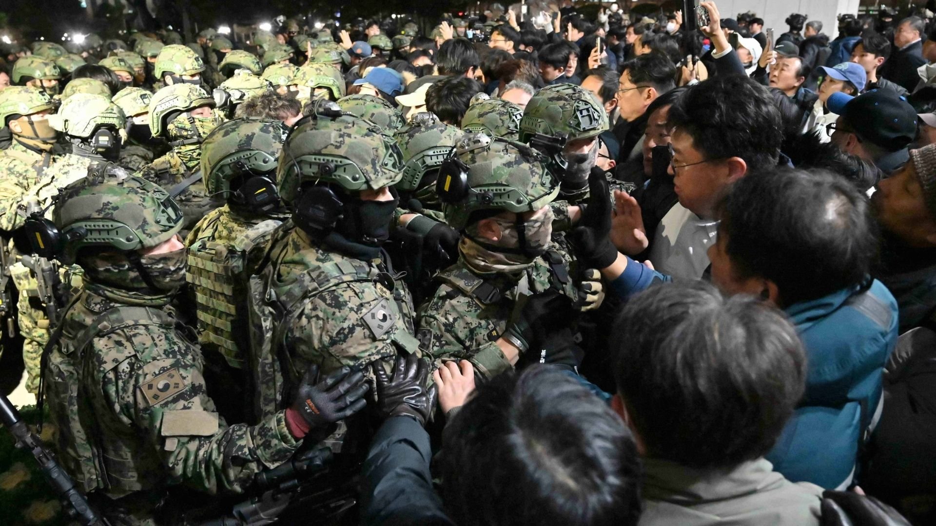 comando-militar-surcoreano-bloquea-asamblea-nacional-y-prohibe-actividad-politica