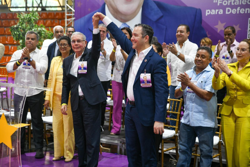 danilo-medina-y-johnny-pujols-recorreran-el-pais-para-evaluar-situacion-del-partido