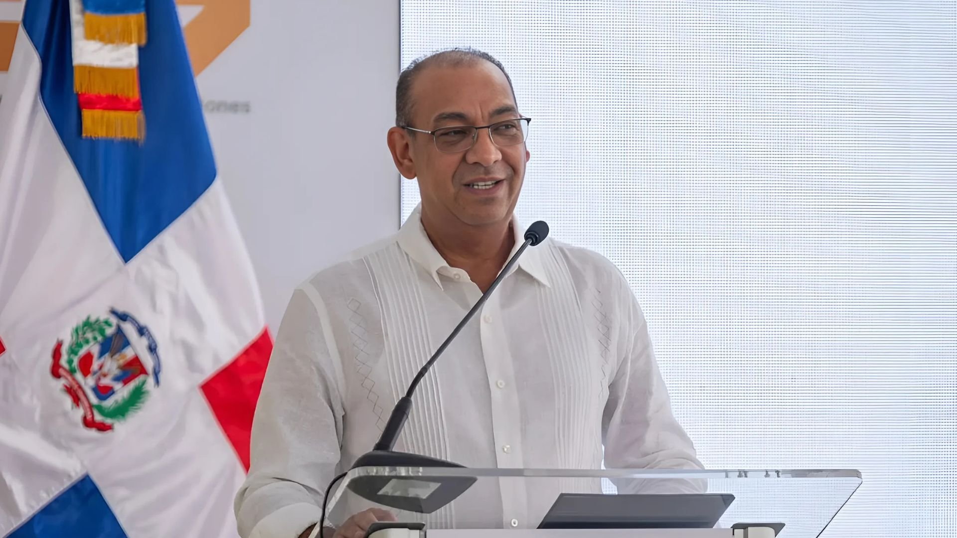 respuesta-del-ministro-de-obras-publicas-a-leonel-sobre-uso-de-fondos-de-aerodom