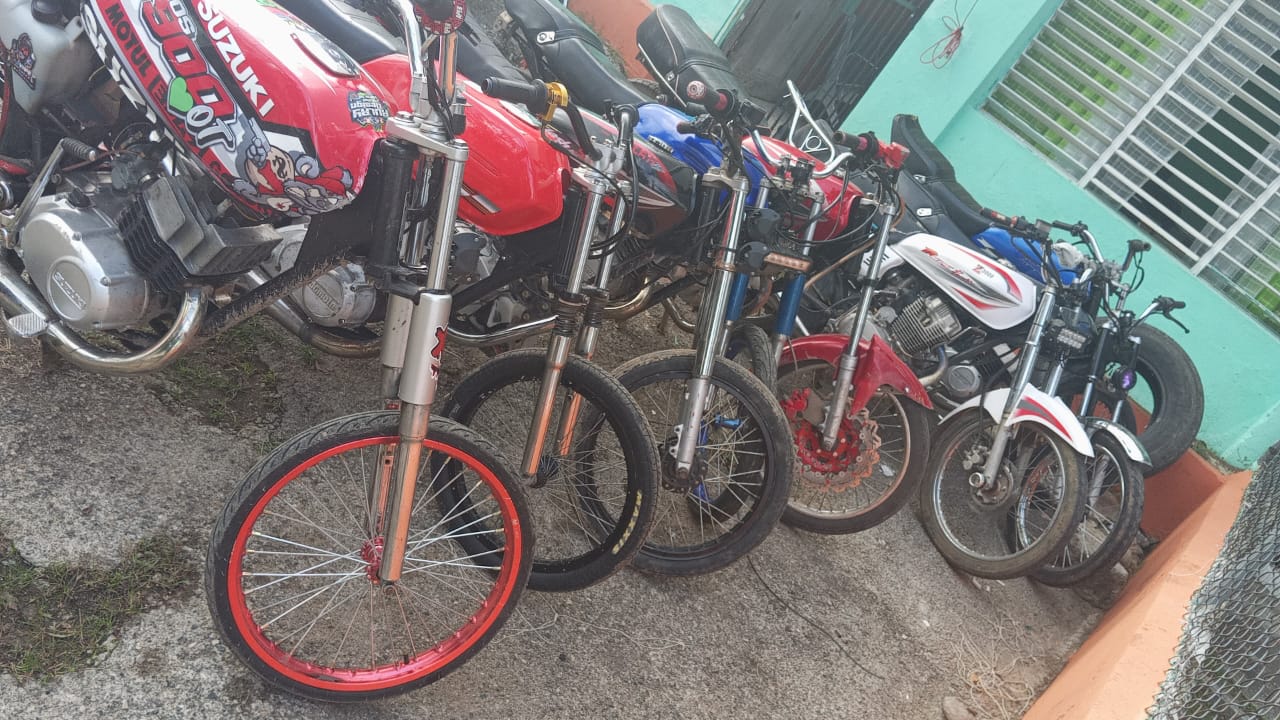 autoridades-detienen-carreras-clandestinas-y-retienen-13-motocicletas-en-operativos-en-bayaguana-y-bonao