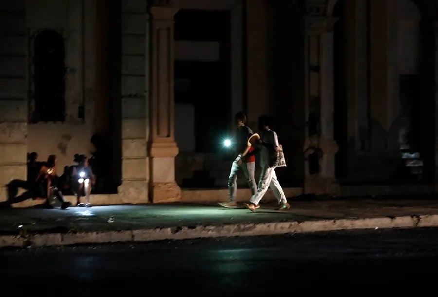 millones-de-cubanos-siguen-sin-corriente-en-el-tercer-apagon-nacional-en-dos-meses