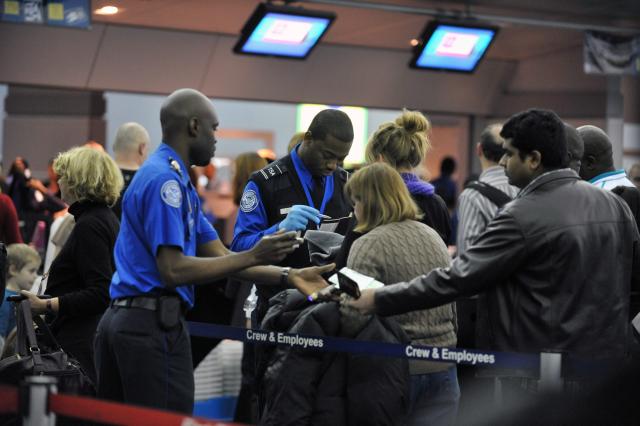 regresa-a-nueva-york-bajo-custodia-la-mujer-que-viajo-como-polizon-a-paris