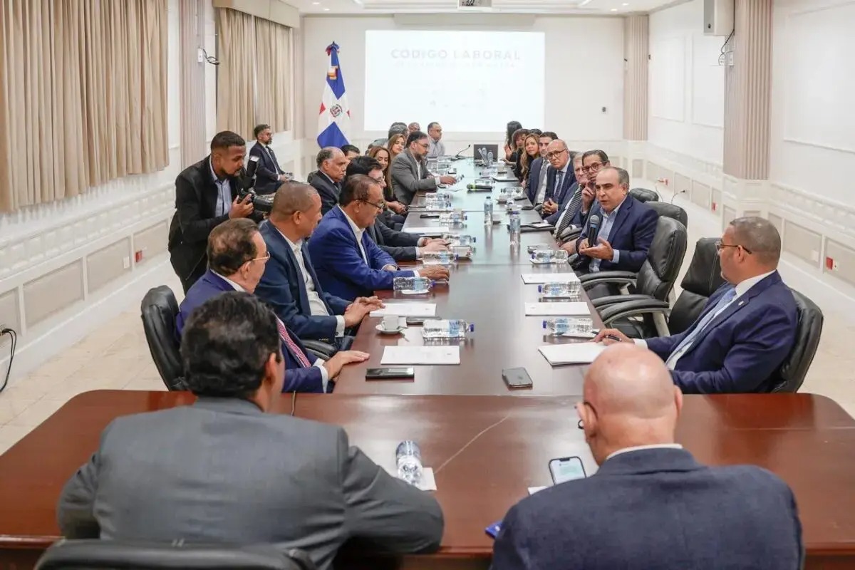 comision-especial-senado-que-estudia-modificaciones-al-codigo-laboral,-escucha-a-sector-empresarial