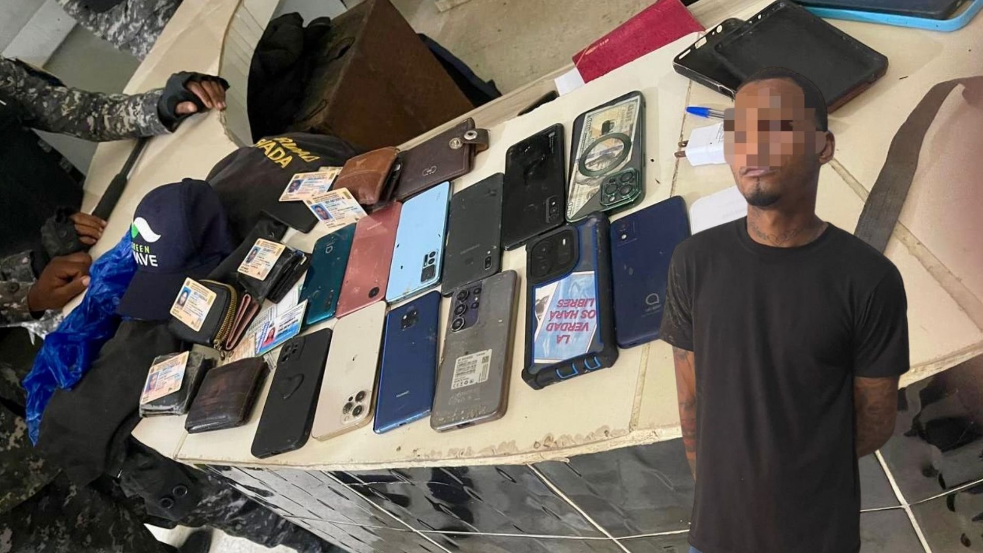recuperan-mas-de-13-celulares-robados,-cuatro-motocicletas-y-apresan-autor-de-delitos