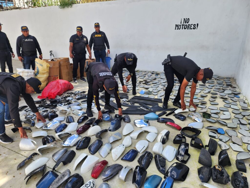 desmantelan-almacen-de-piezas-de-vehiculos-robadas-en-el-sector-villa-maria
