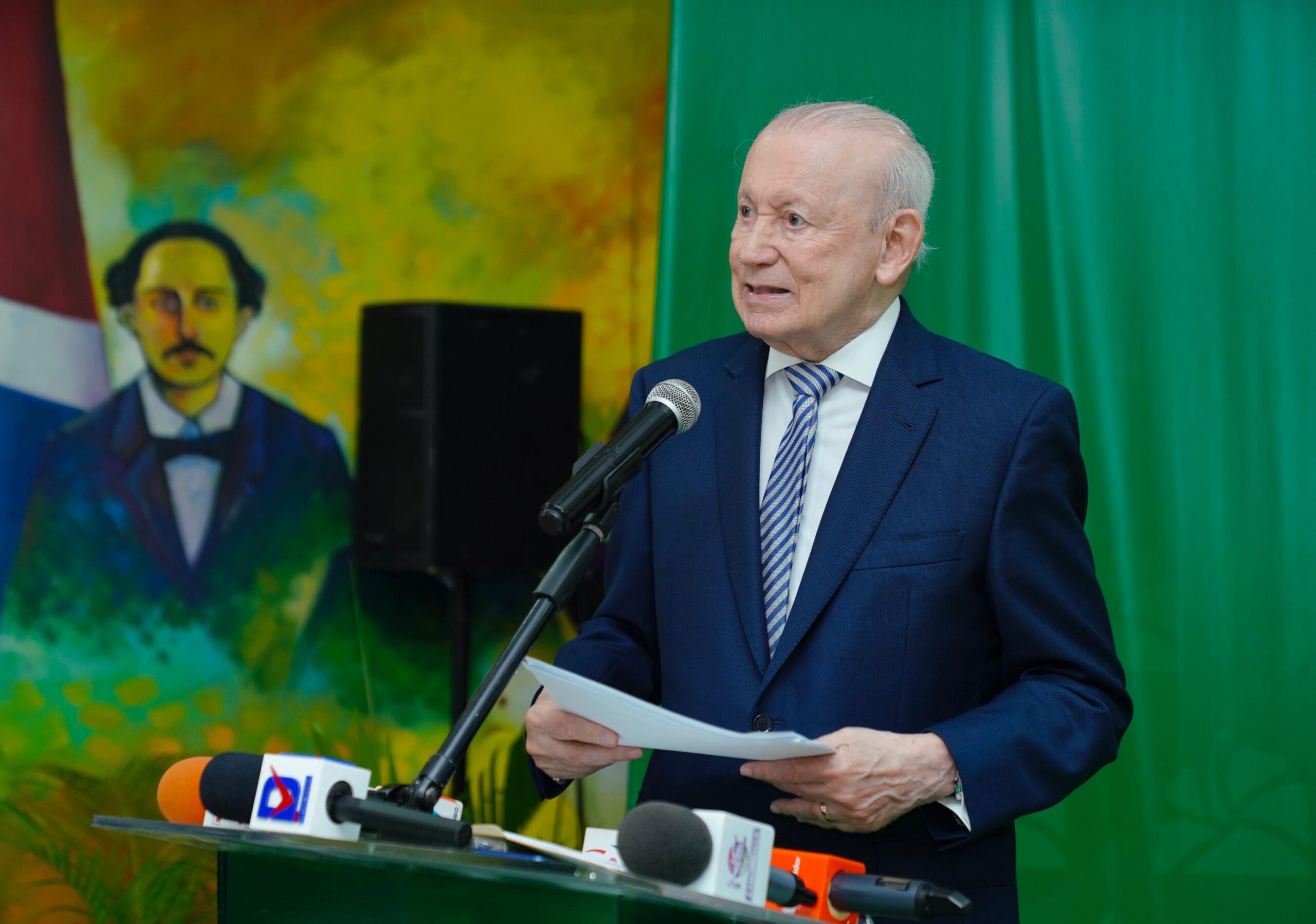 “los-numeros-no-cuadran”,-dice-alburquerque-y-exige-auditoria-de-programas-sociales