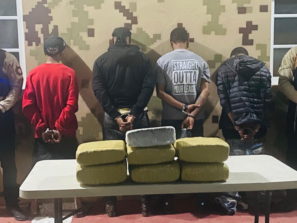 detienen-a-varias-personas-y-decomisan-paquetes-de-presunta-marihuana