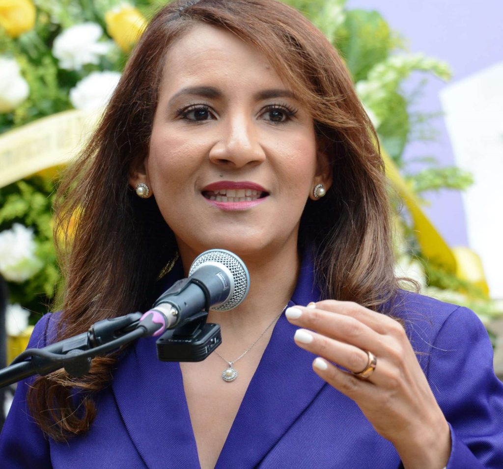 zoraima-cuello-y-el-pld-solicitan-publicacion-digital-de-lista-de-beneficiarios-de-bono-navideno-del-2024