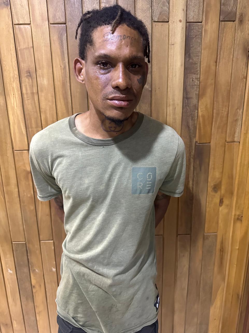 video:-arrestan-hombre-acusado-de-herir-de-bala-a-su-padre-en-espaillat
