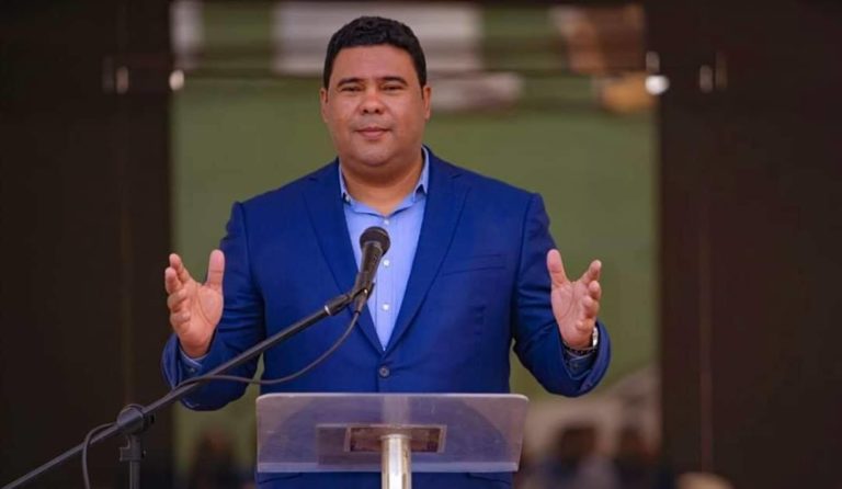 “escucharemos-a-todos-los-sectores-para-que-salga-un-codigo-laboral-como-el-pais-se-merece”,-dice-rafael-duluc