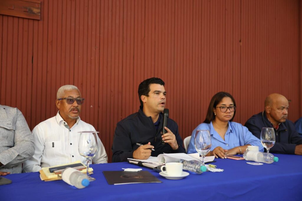 inapa-escucha-lideres-comunitarios-de-las-provincias-elias-pina-y-san-juan