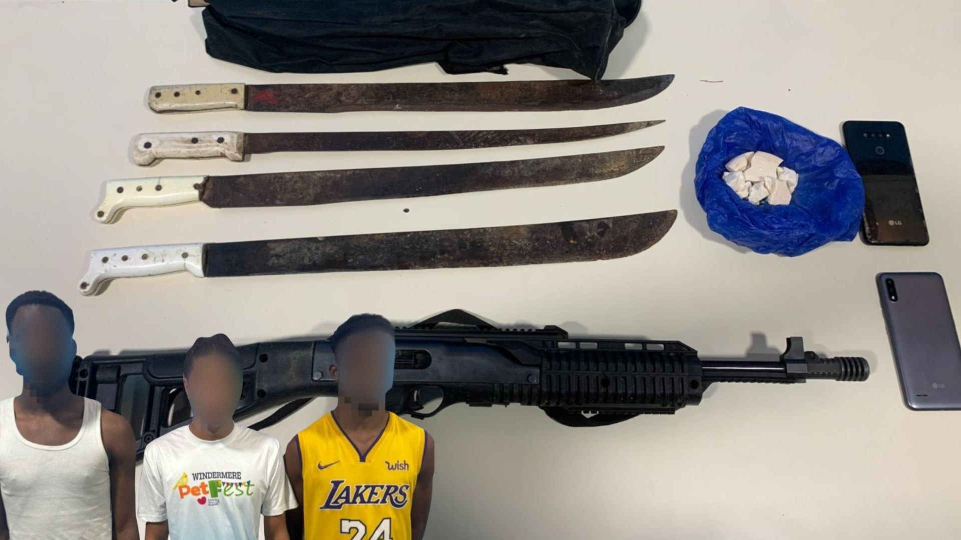 incautan-fusil,-armas-blancas-y-sustancias-ilicitas-en-varios-operativos-en-villa-gonzalez