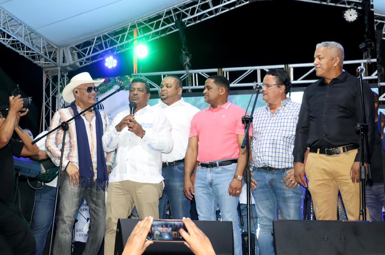 alcaldia-de-los-alcarrizos-celebra-multitudinaria-fiesta-navidena-con-el-pueblo
