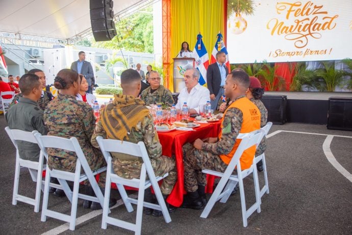 presidente-abinader-almuerza-con-miembros-del-ejercito-y-la-policia-nacional