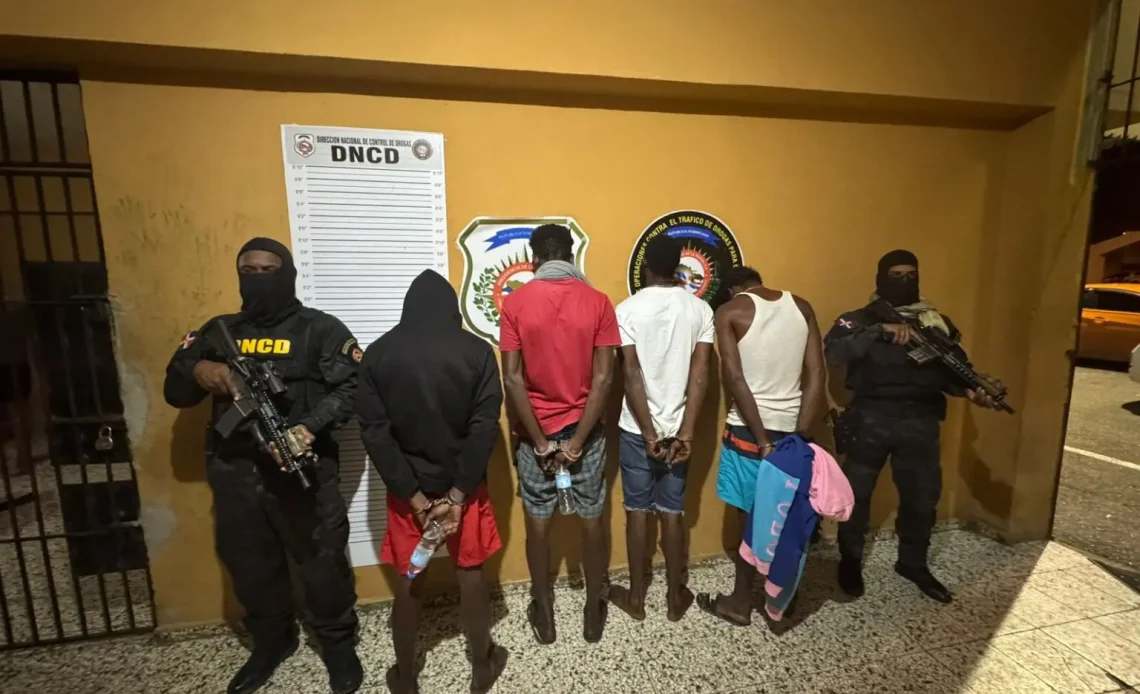 dicta18-meses-prision-preventiva-a-seis-hombres-implicados-en-alijo-de-989-libras-de-marihuana-en-santiago
