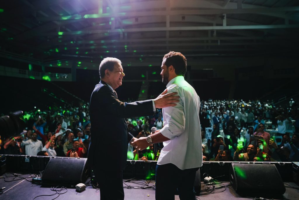 fuerza-del-pueblo-inicia-la-navidad-con-agasajo-presidido-por-leonel-fernandez-y-omar-fernandez