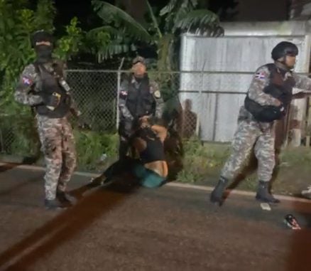 video:-genera-indignacion-“abuso-policial”-contra-asistentes-y-deportistas-en-torneo-de-baloncesto-en-moca