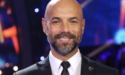 telemundo-presenta-a-javier-poza-como-el-nuevo-conductor-de-“la-casa-de-los-famosos-all-stars”