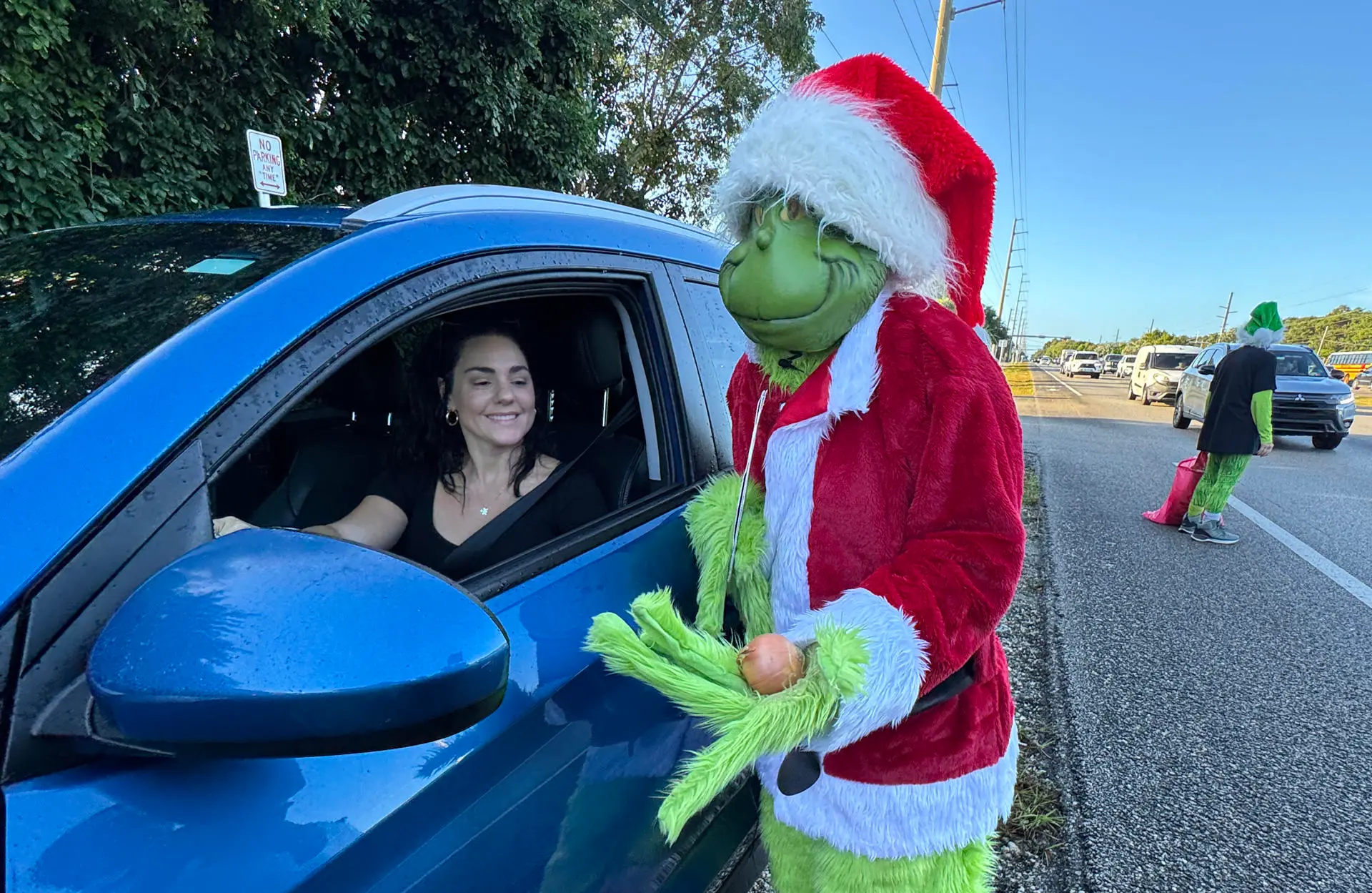 ‘grinch’-ofrece-¿multa-o-cebolla?-a-conductores-infractores-en-los-cayos-de-florida
